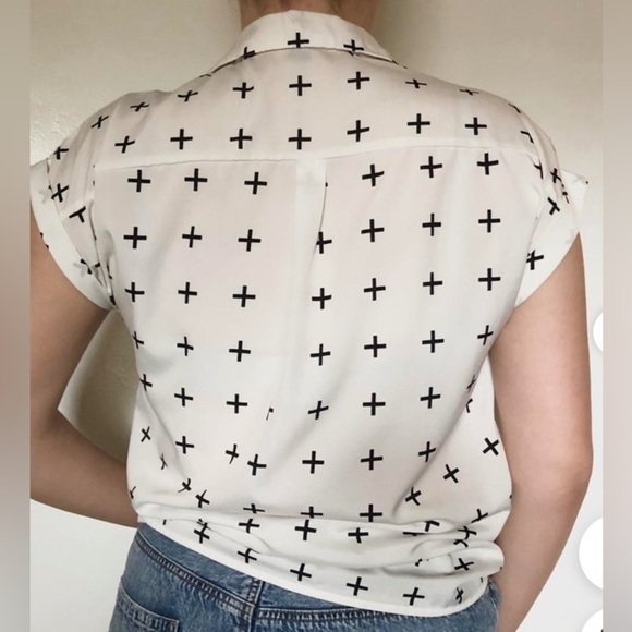 Forever 21 sheer button up blouse with cross pattern and pockets sewn cuffs M - Picture 2 of 7